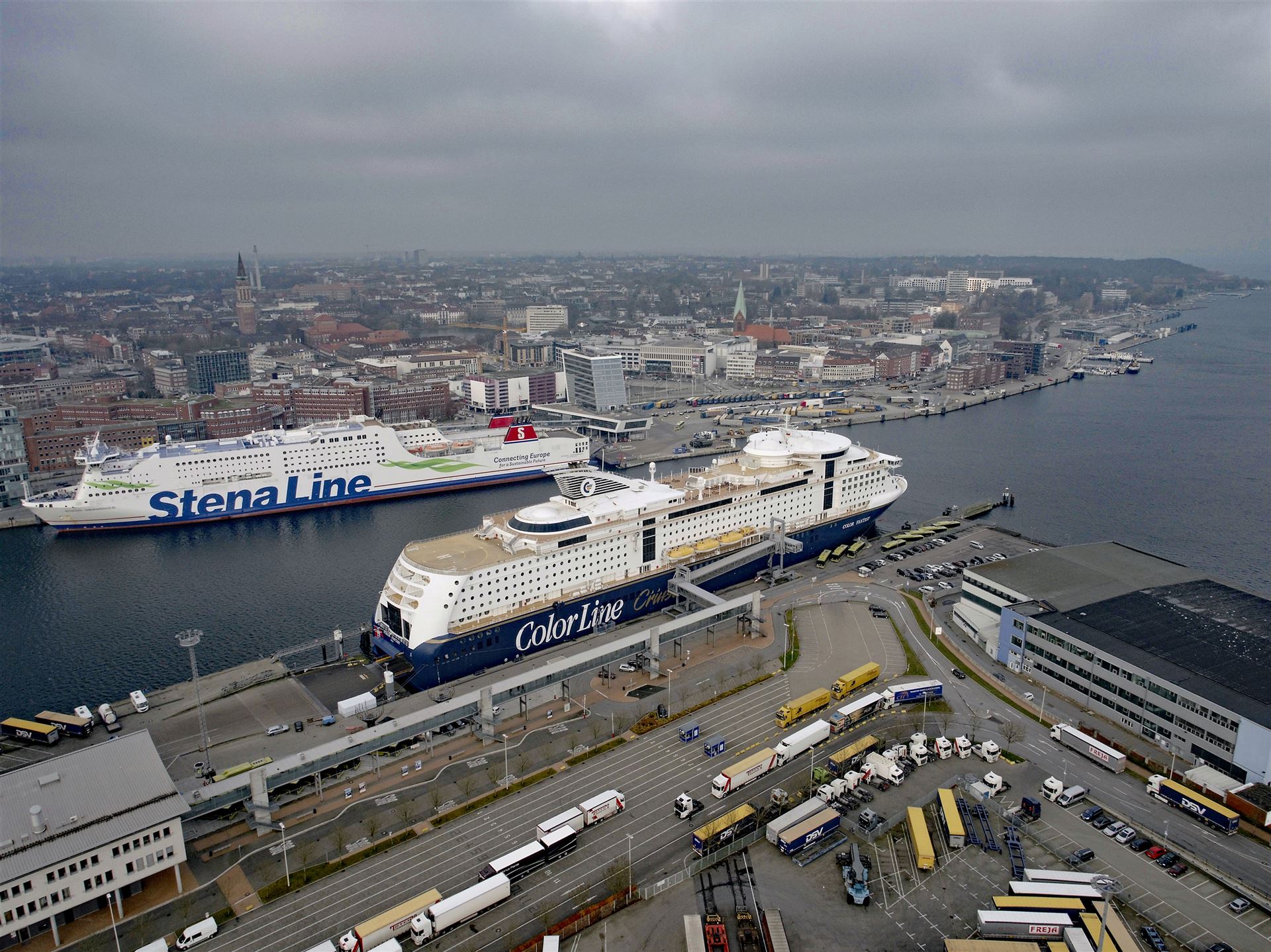 drohnenaufnahmen Color Line Kiel AeroMovie LUFTBILD SERVICE